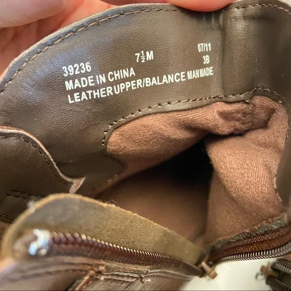 Clarks Women Sz 7.5 Chris Sydney Brown Slouch Leather Zip Ankle Booties - Picture 11 of 11